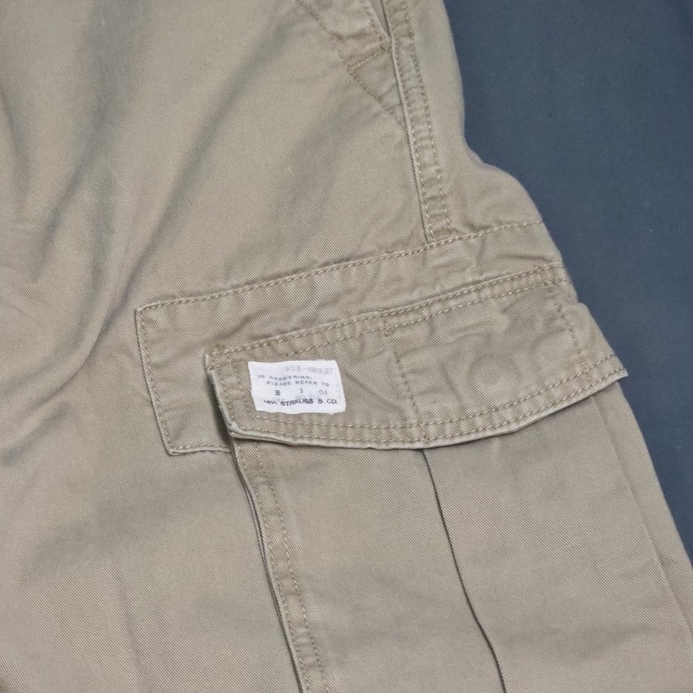 Vintage Y2K Levi's Khaki Cargo Wide-Leg (10.5" Leg Open) Pants Men's 36x32... - Picture 2 of 10